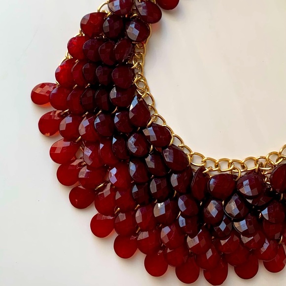 Red Ombré jewel statement necklace - Picture 6 of 7